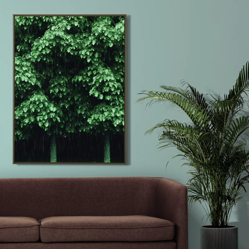 Wanddecoratie dibond met een groen regenwoud in een lichte regenbui, perfect voor een verfrissende uitstraling.