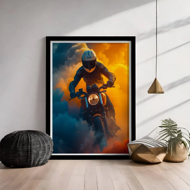 Poster van een motorrijder met kleurrijke rook in de achtergrond.