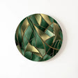 Geometrisch ontwerp in groen en goud op een dibond muurcirkel.