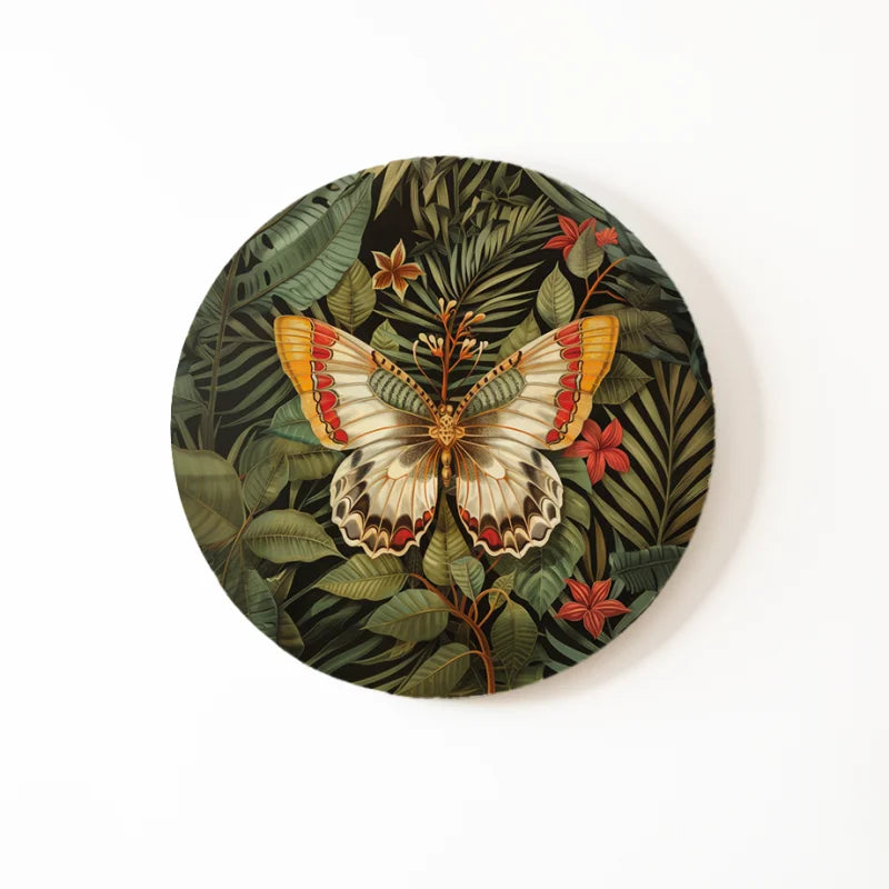 Dibond muurcirkel van een vlinder in een jungle omgeving