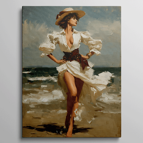 Vrouw in elegante witte jurk met hoed, poserend aan zee