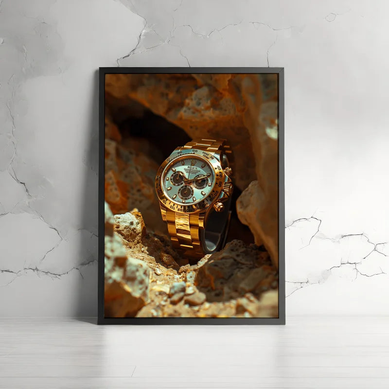 Poster van gouden horloge bij een steen.