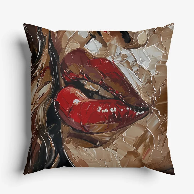 Sierkussen met rode, glanzende lippen in een expressieve schilderstijl.