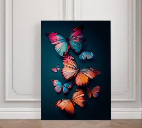 Canvas Wanddecoratie met kleurrijke vlinders op een donkere achtergrond.